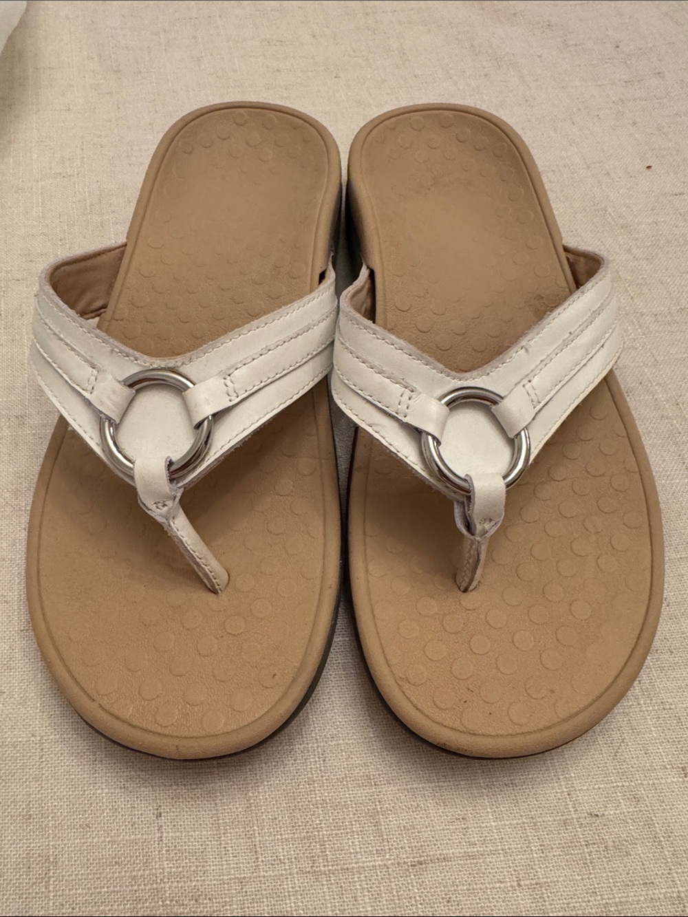 Vionic- Women's White Ring-Accent Toe-Post Sandals